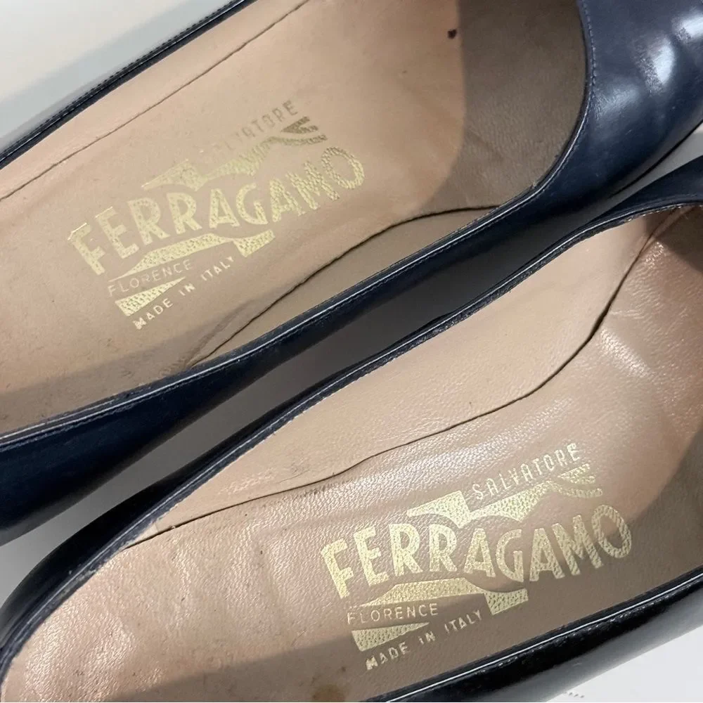Salvatore Ferragamo Vintage Navy Black Patent Leather Kitten Heels 6.5 IOB